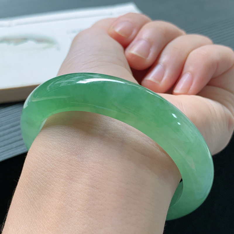 Jadeite bracelet, Burmese old  - огляд і ціна Lighting