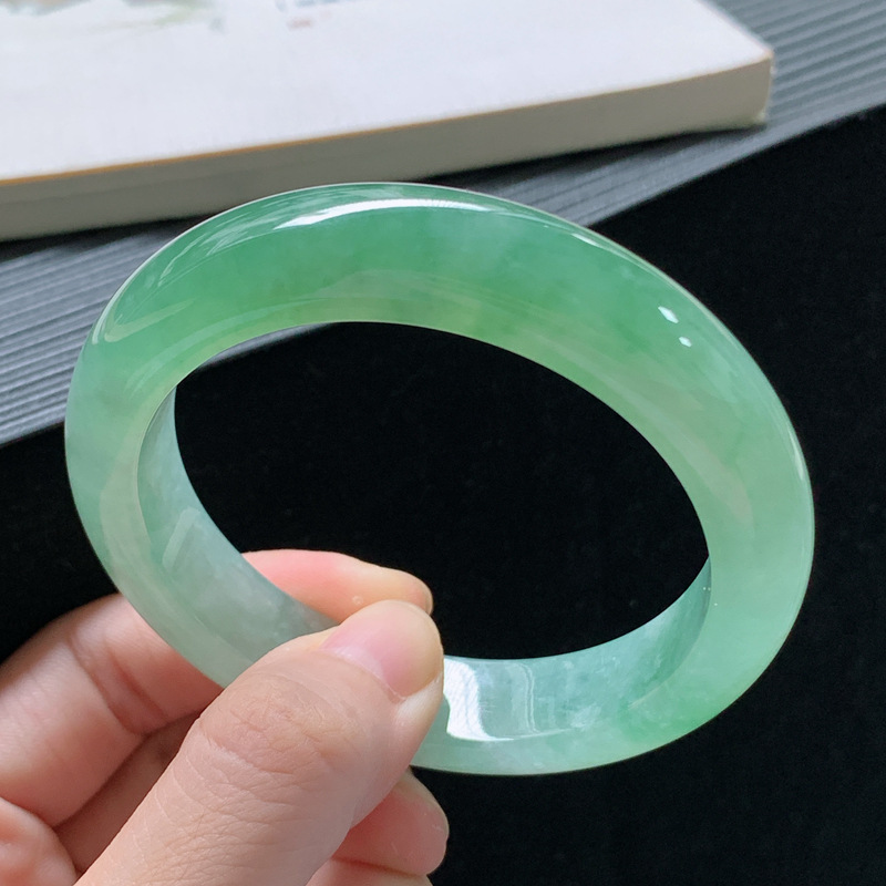 Jadeite bracelet, Burmese old  - огляд і ціна Lighting